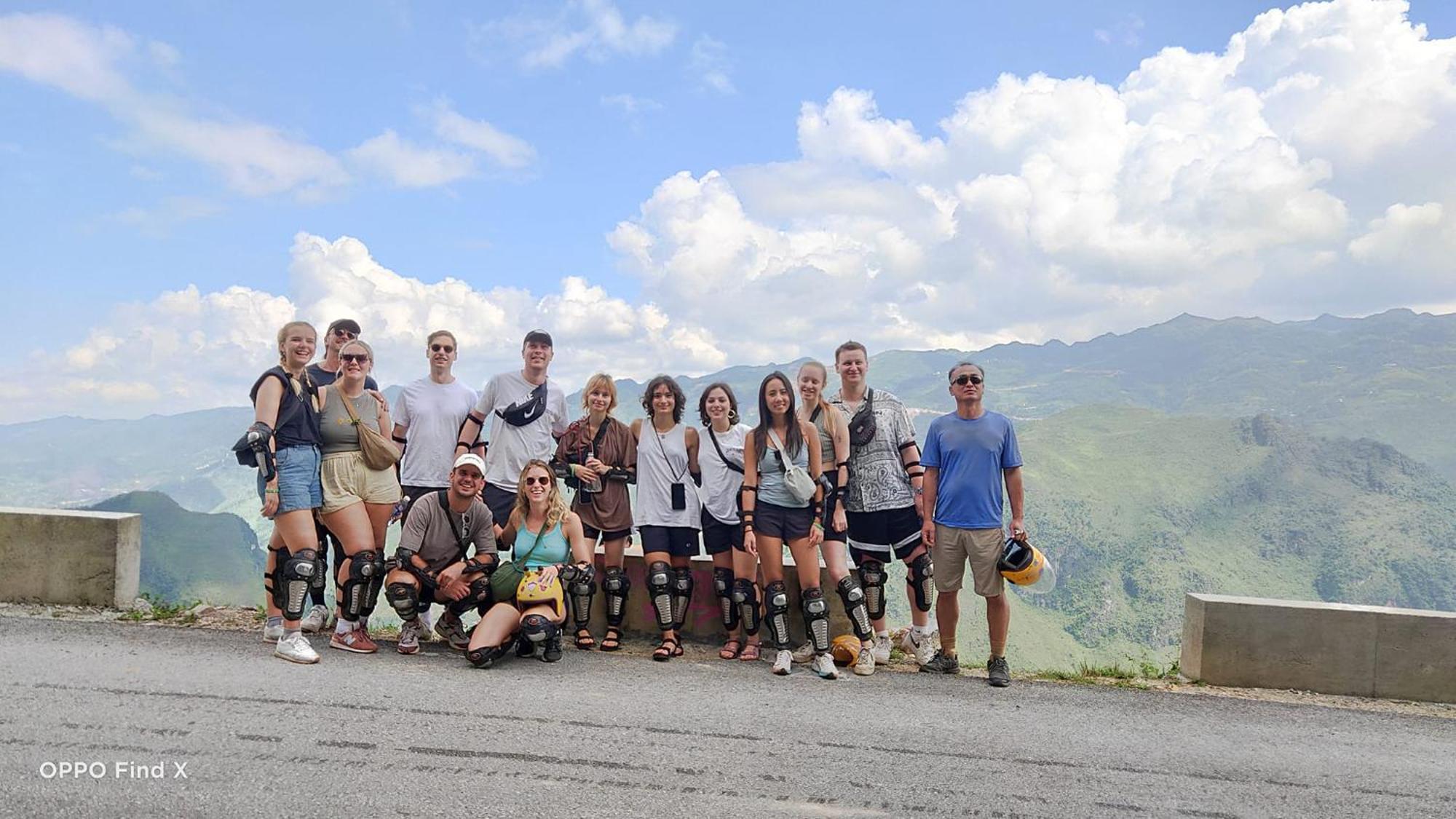 Felila Hostel & Tours Ha Giang Buitenkant foto