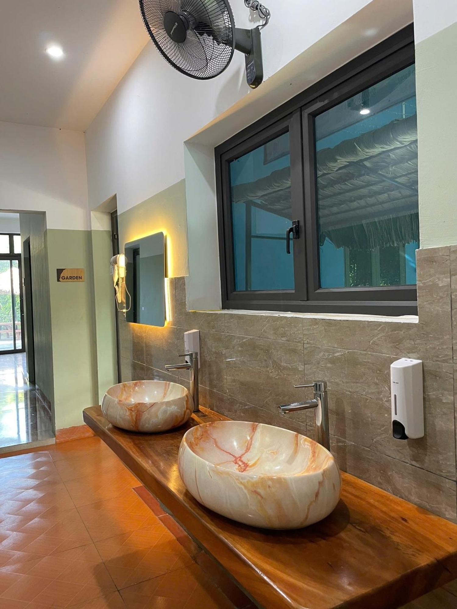 Felila Hostel & Tours Ha Giang Buitenkant foto